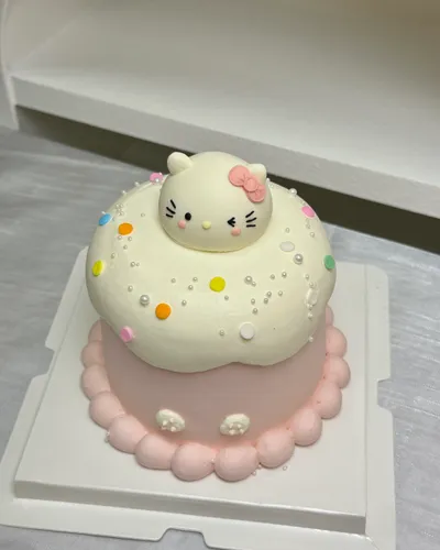1个4寸kitty 奶盖蛋糕